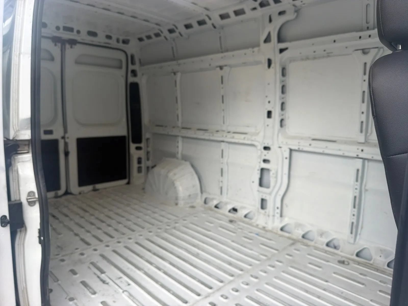 Used 2025 RAM ProMaster 2500 w/ Convenience Group FWD image 18