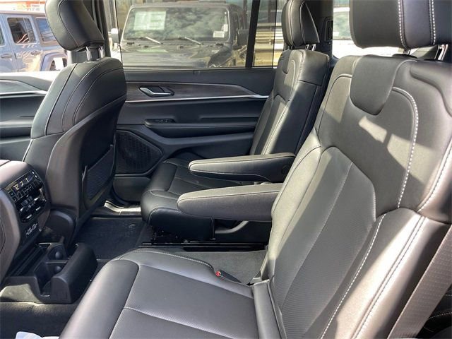 New 2025 Jeep Grand Cherokee L Limited w/ Luxury Tech Group II AWD/4WD image 21