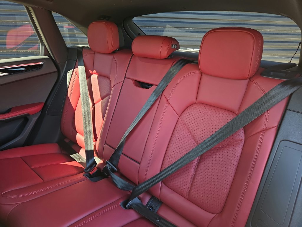 Certified 2026 Porsche Macan AWD/4WD image 16