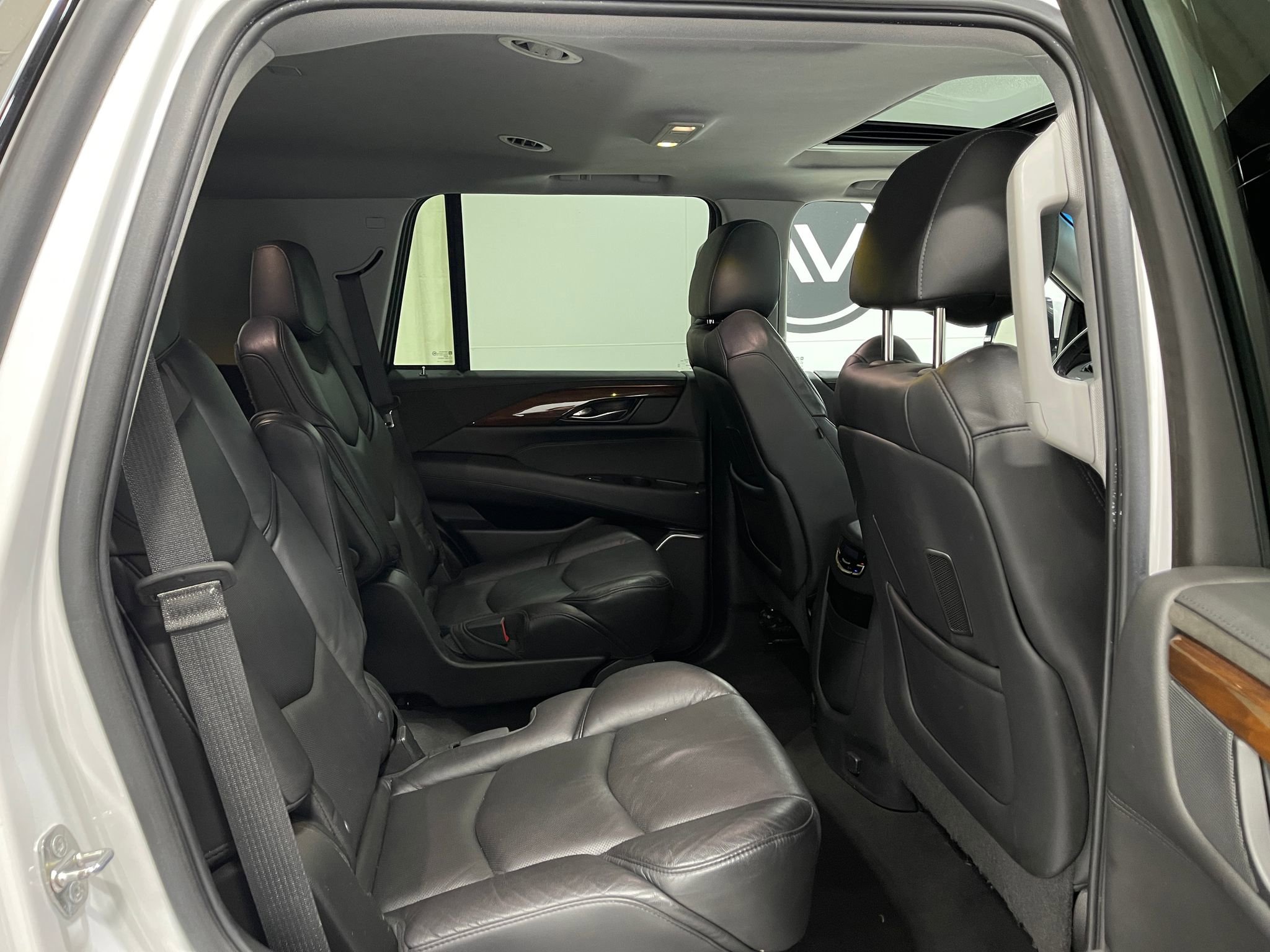 Used 2019 Cadillac Escalade Luxury image 32