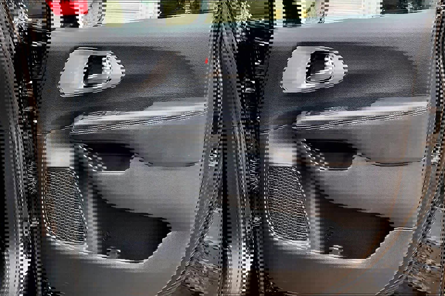 Used 2020 Chrysler Pacifica Touring-L Plus image 21