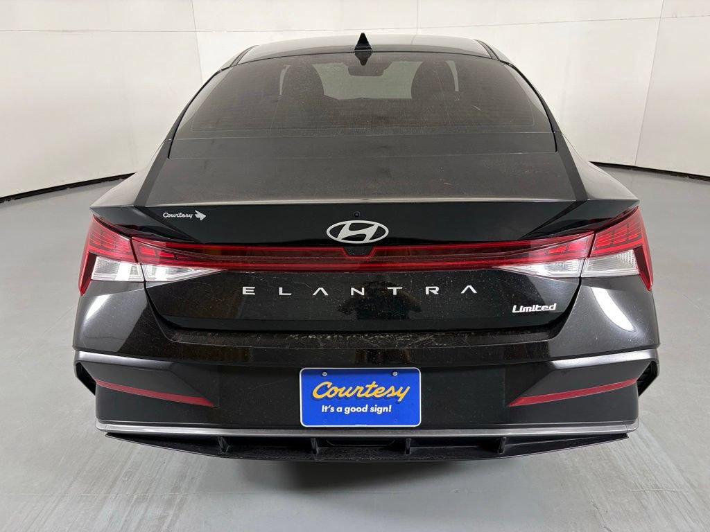 Used 2025 Hyundai Elantra Limited FWD image 7