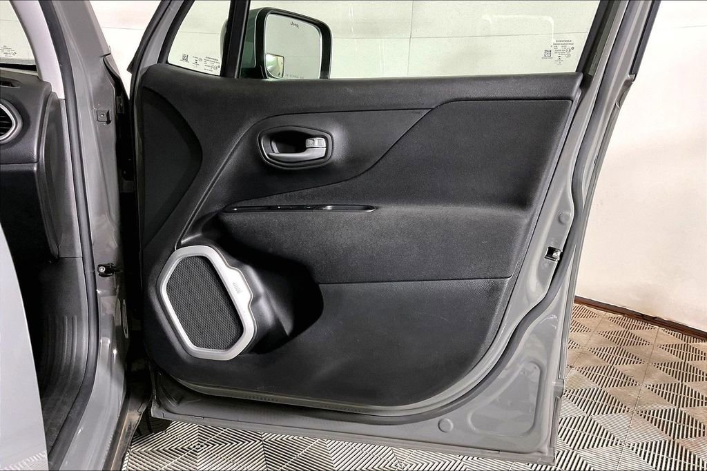 Used 2020 Jeep Renegade Latitude image 23