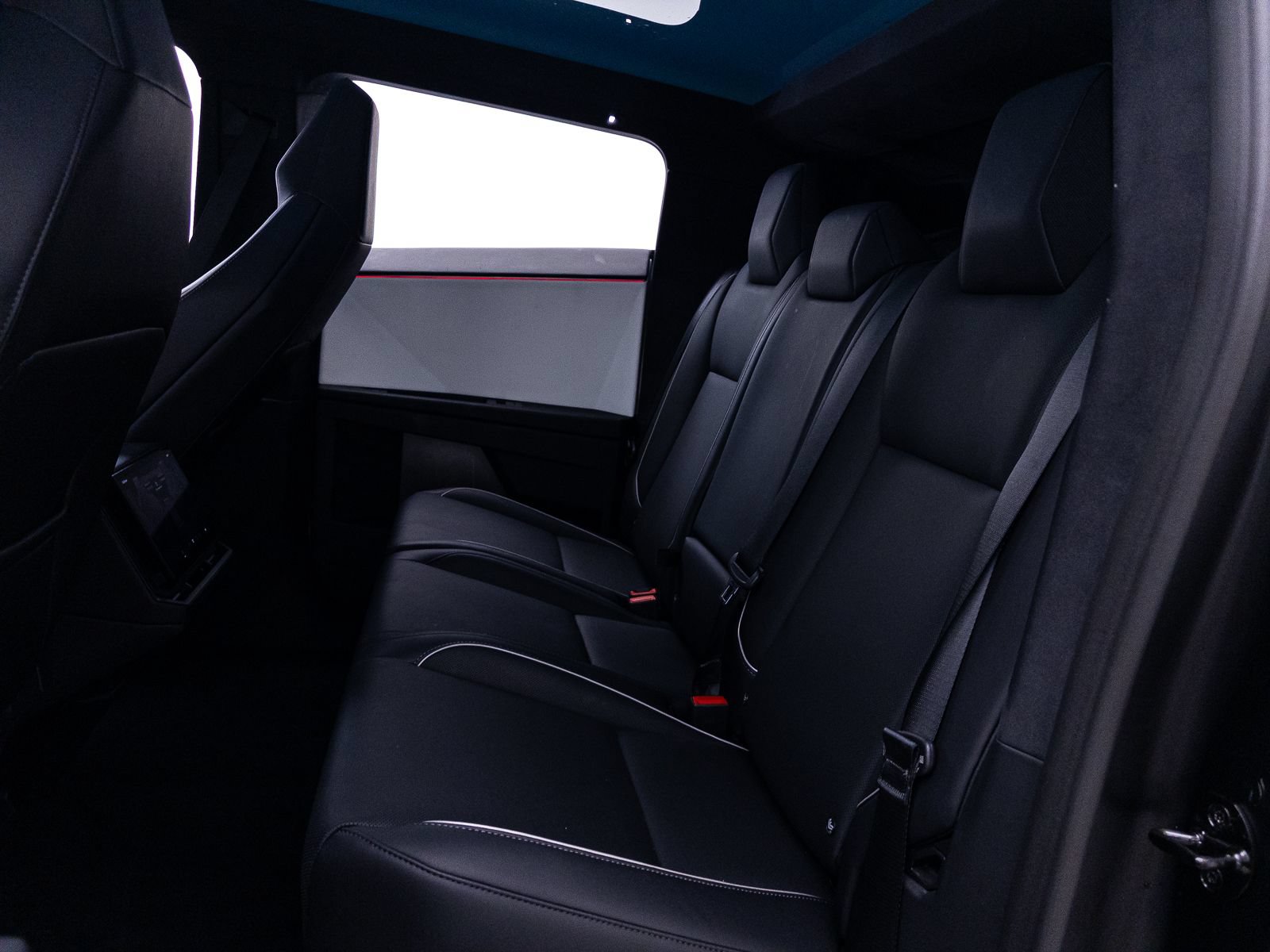 Used 2024 Tesla Cybertruck AWD Crew Cab image 38