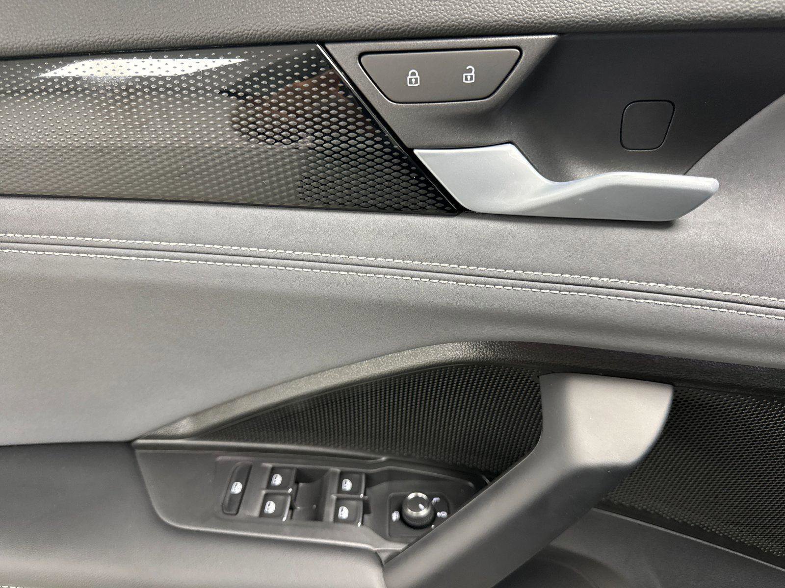New 2026 Volkswagen Tiguan SE AWD/4WD image 10