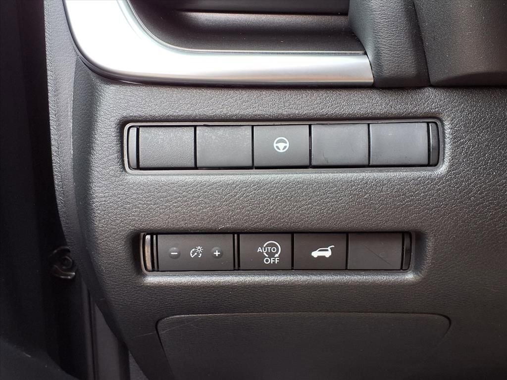 Used 2024 Nissan Rogue SV image 21