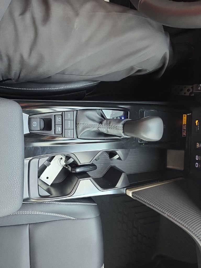 Used 2025 Toyota Camry SE image 27