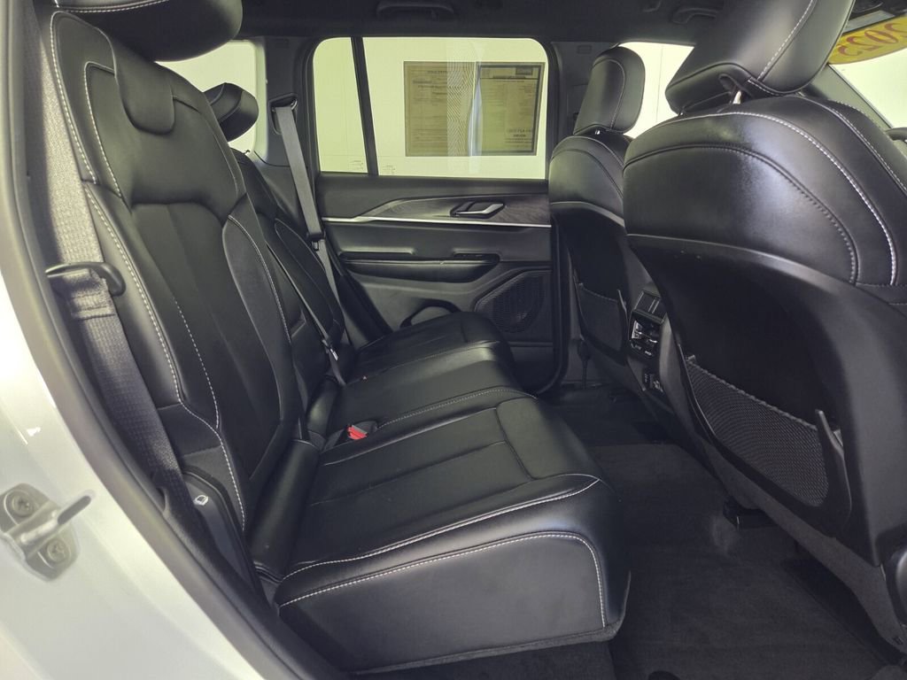 Certified 2025 Jeep Grand Cherokee Limited image 31