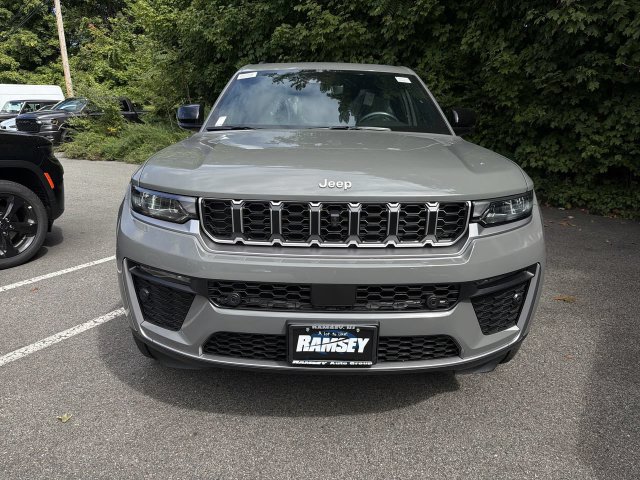 New 2027 Jeep Grand Cherokee L Limited AWD/4WD image 3