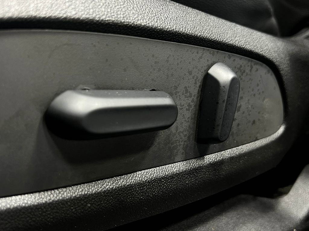 Used 2018 Chevrolet Cruze LT FWD image 18