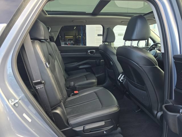 Certified 2025 Kia Sorento EX w/ Panoramic Sunroof Package AWD/4WD image 14