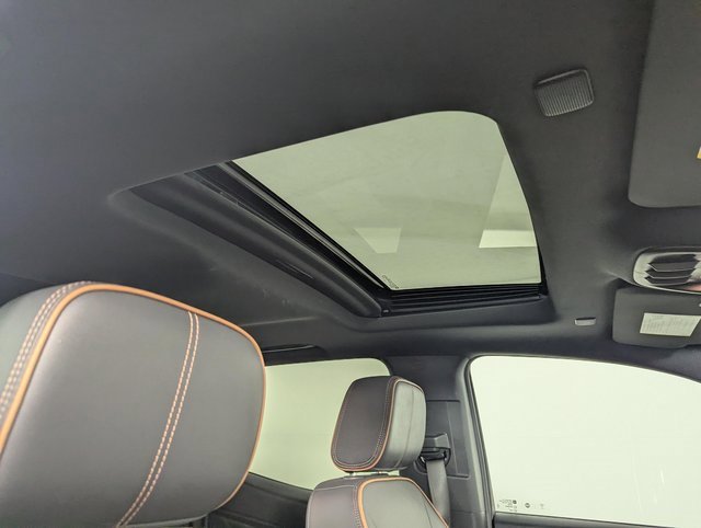 Used 2024 GMC Canyon AT4 w/ AT4 Premium Package image 31