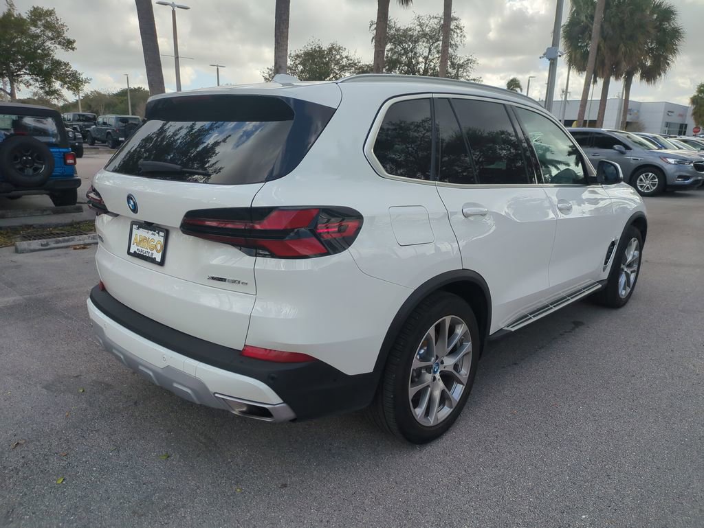 Used 2025 BMW X5 xDrive50e image 6