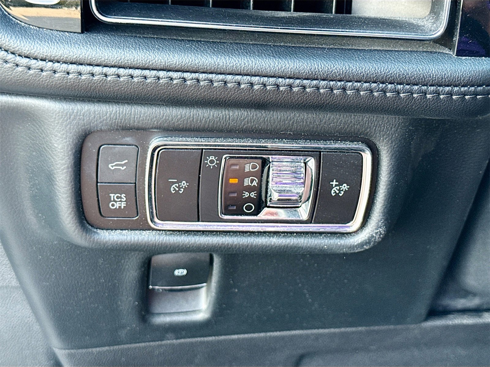 Used 2023 Lincoln Nautilus Reserve image 10