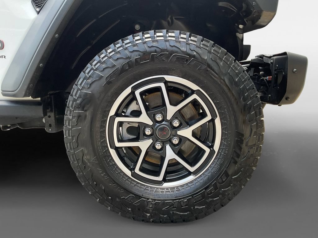 Used 2024 Jeep Gladiator Rubicon w/ Technology Group AWD/4WD image 16