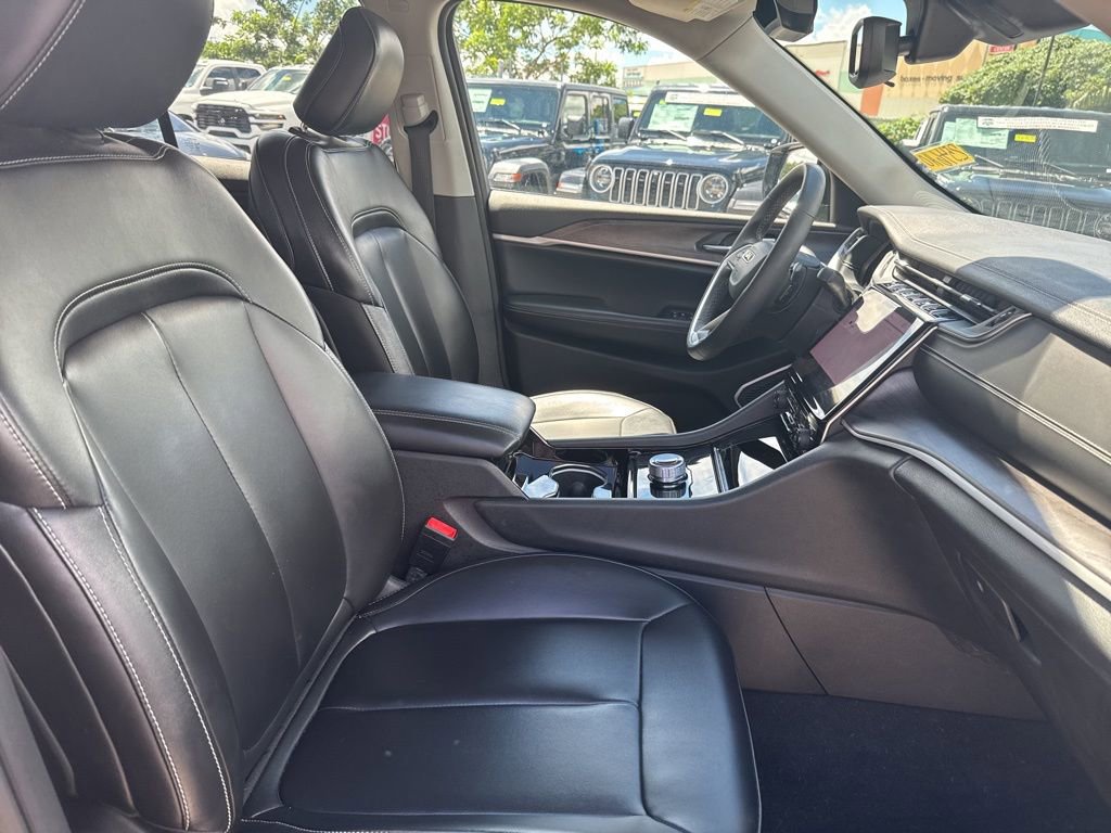 Certified 2023 Jeep Grand Cherokee Limited w/ Black Appearance Package image 22