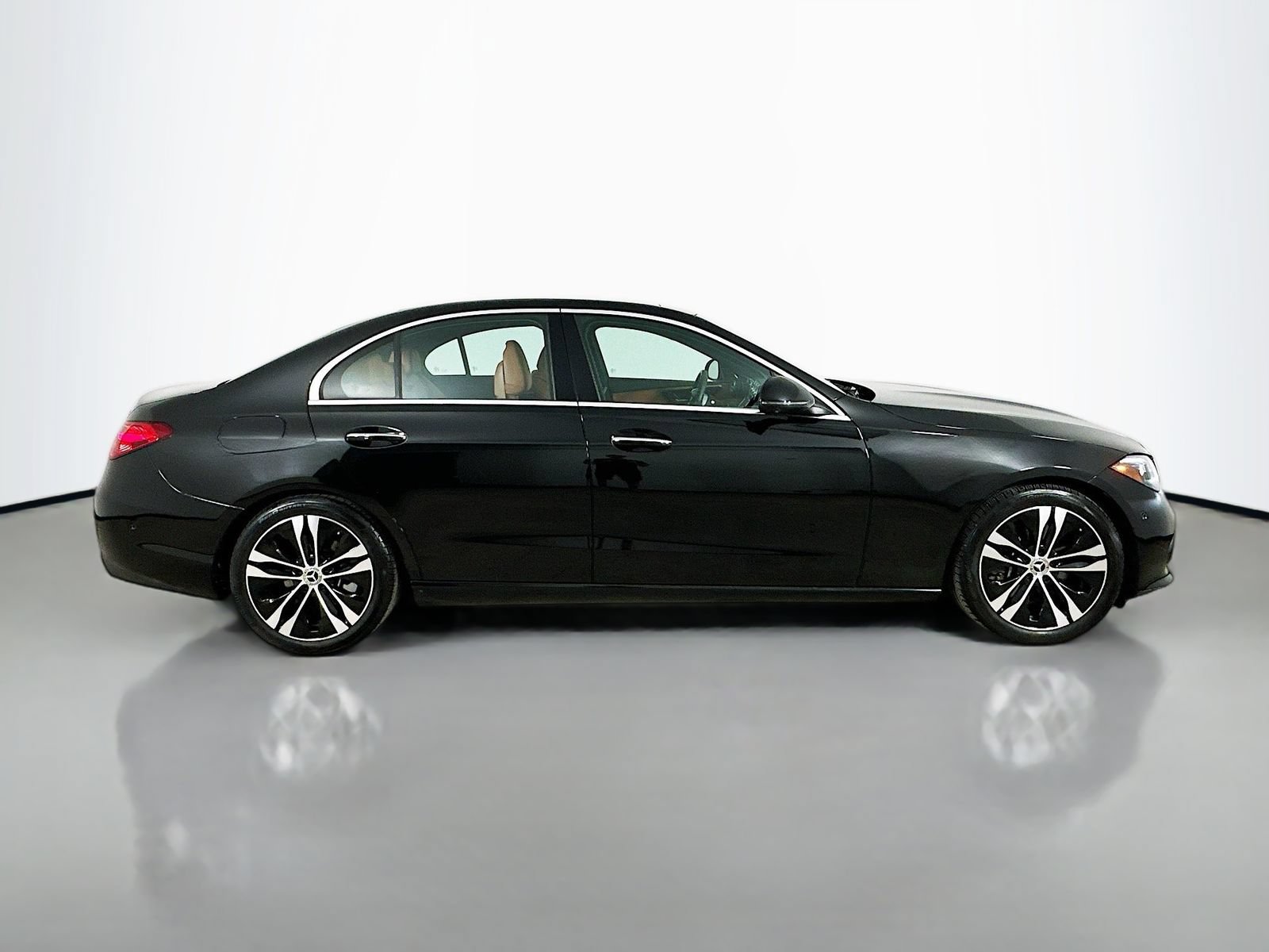 Used 2022 Mercedes-Benz C 300 4MATIC Sedan image 4