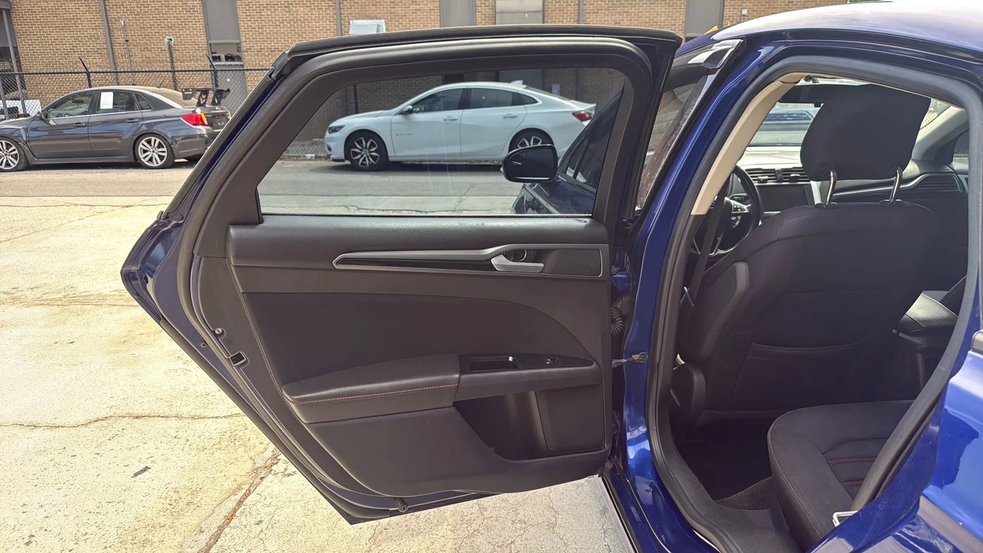 Used 2013 Ford Fusion SE FWD image 17