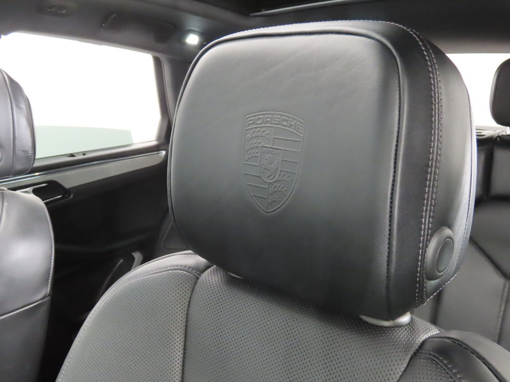 Certified 2026 Porsche Macan AWD/4WD image 40