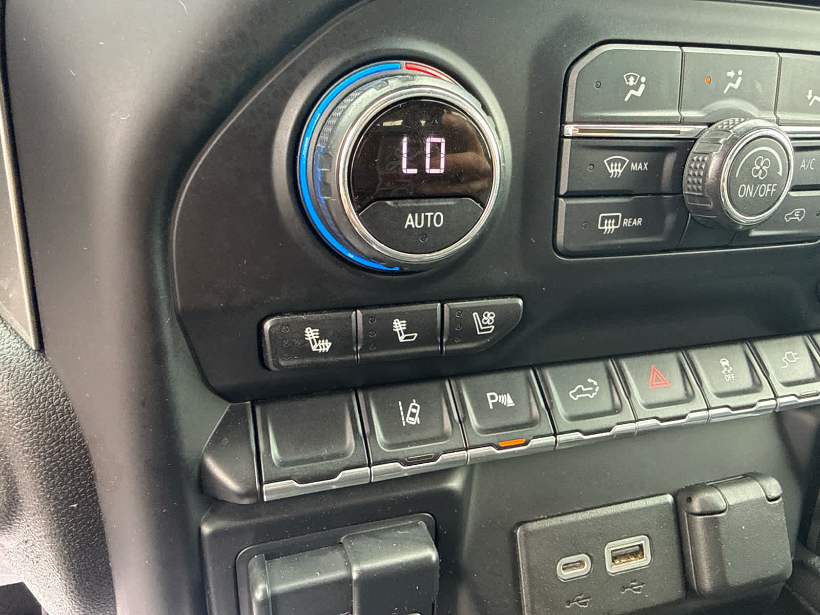 Certified 2020 Chevrolet Silverado 2500 LTZ w/ LTZ Premium Package AWD/4WD image 22