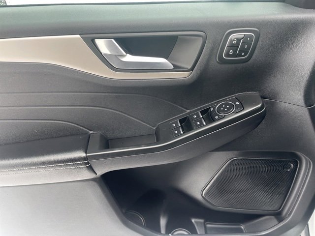 Used 2022 Ford Escape SEL w/ Technology Package image 11