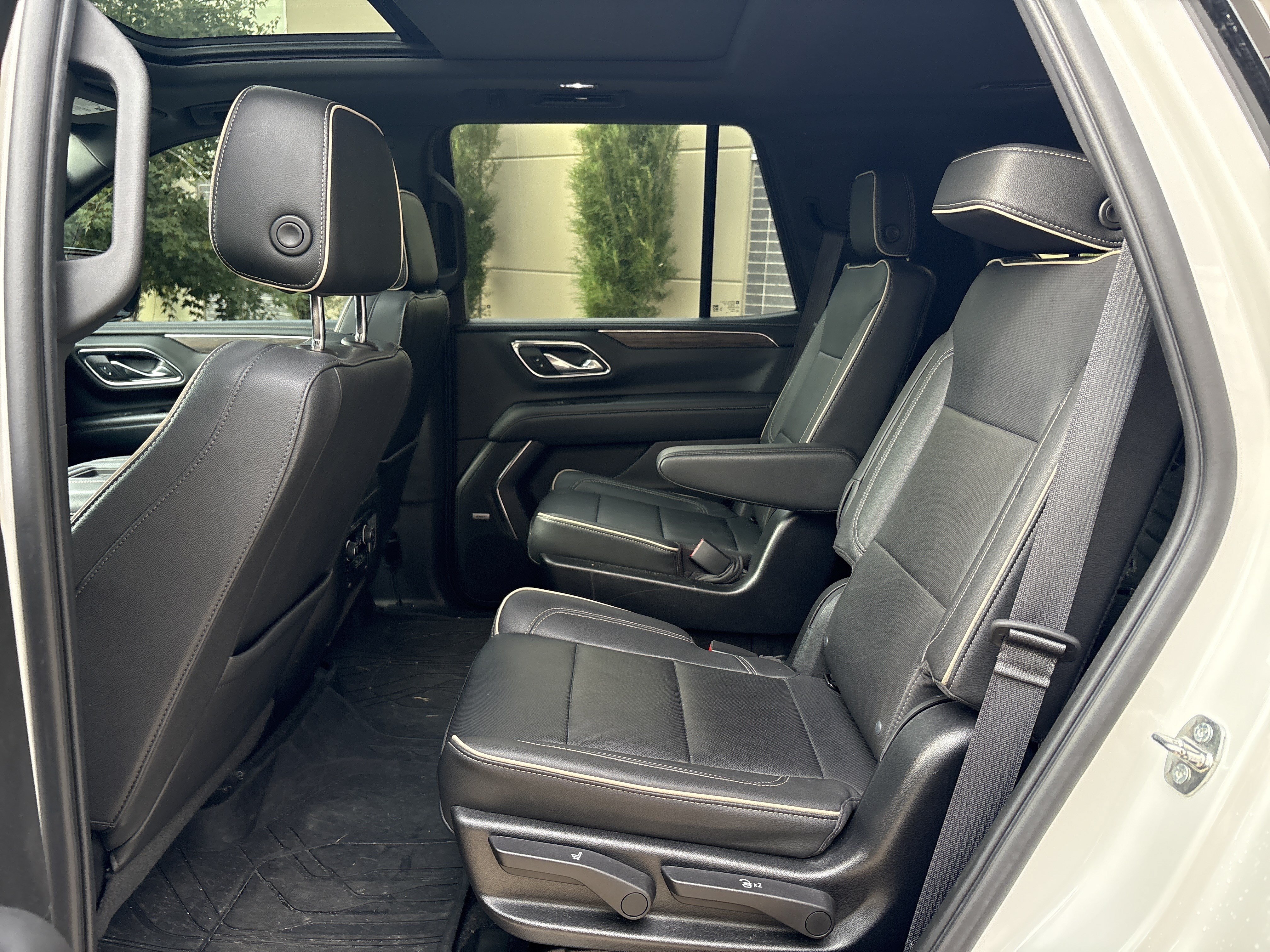 Used 2023 Chevrolet Tahoe Premier AWD/4WD image 31