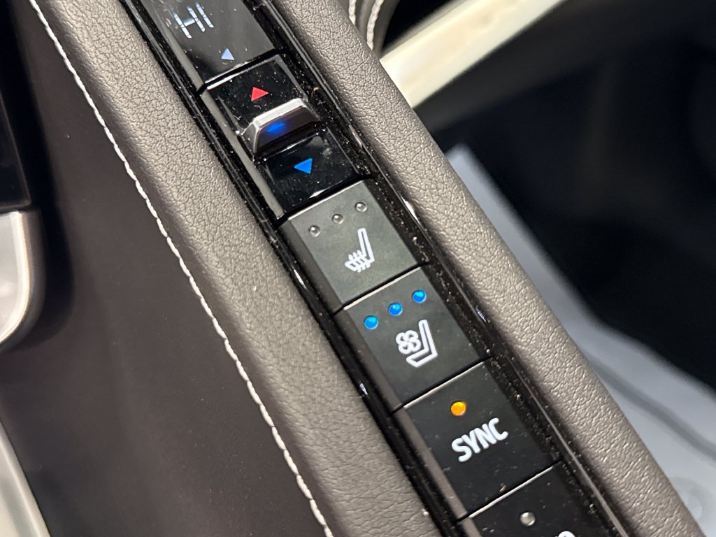 Used 2021 Chevrolet Corvette Stingray Preferred Cpe w/ Battery Protection Package RWD image 18