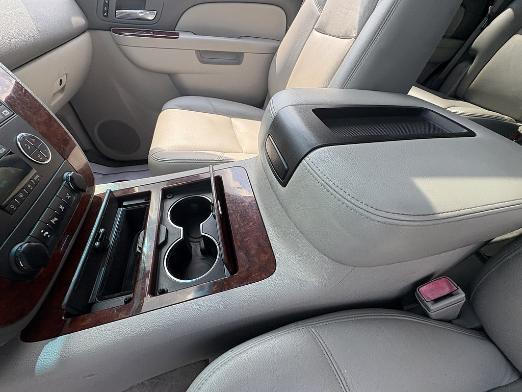 Used 2010 Chevrolet Tahoe LTZ RWD image 36