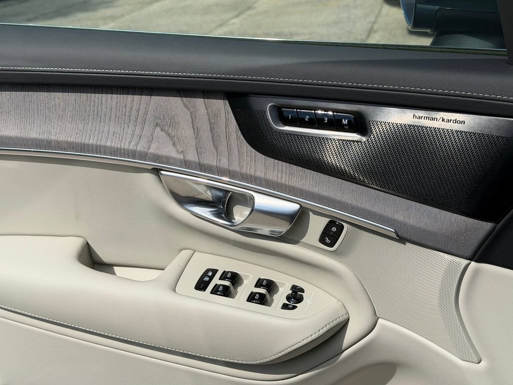 New 2026 Volvo XC90 B6 Ultra w/ Protection Package AWD/4WD image 33
