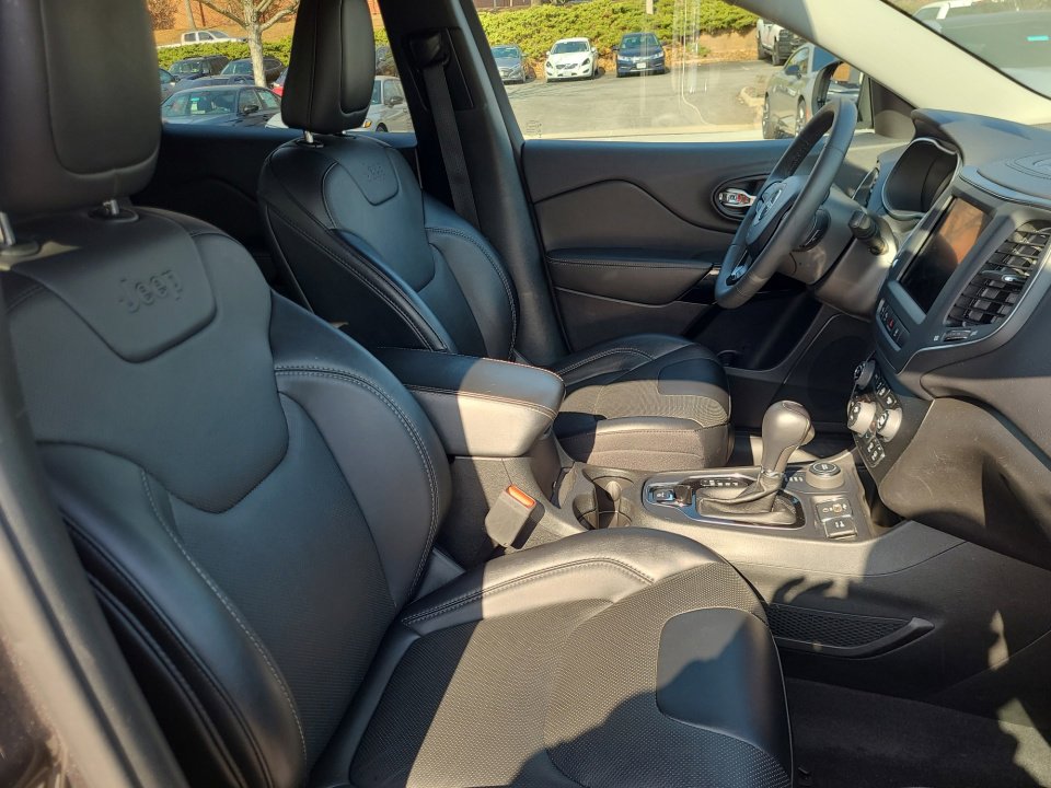 Used 2023 Jeep Cherokee Altitude Lux image 30