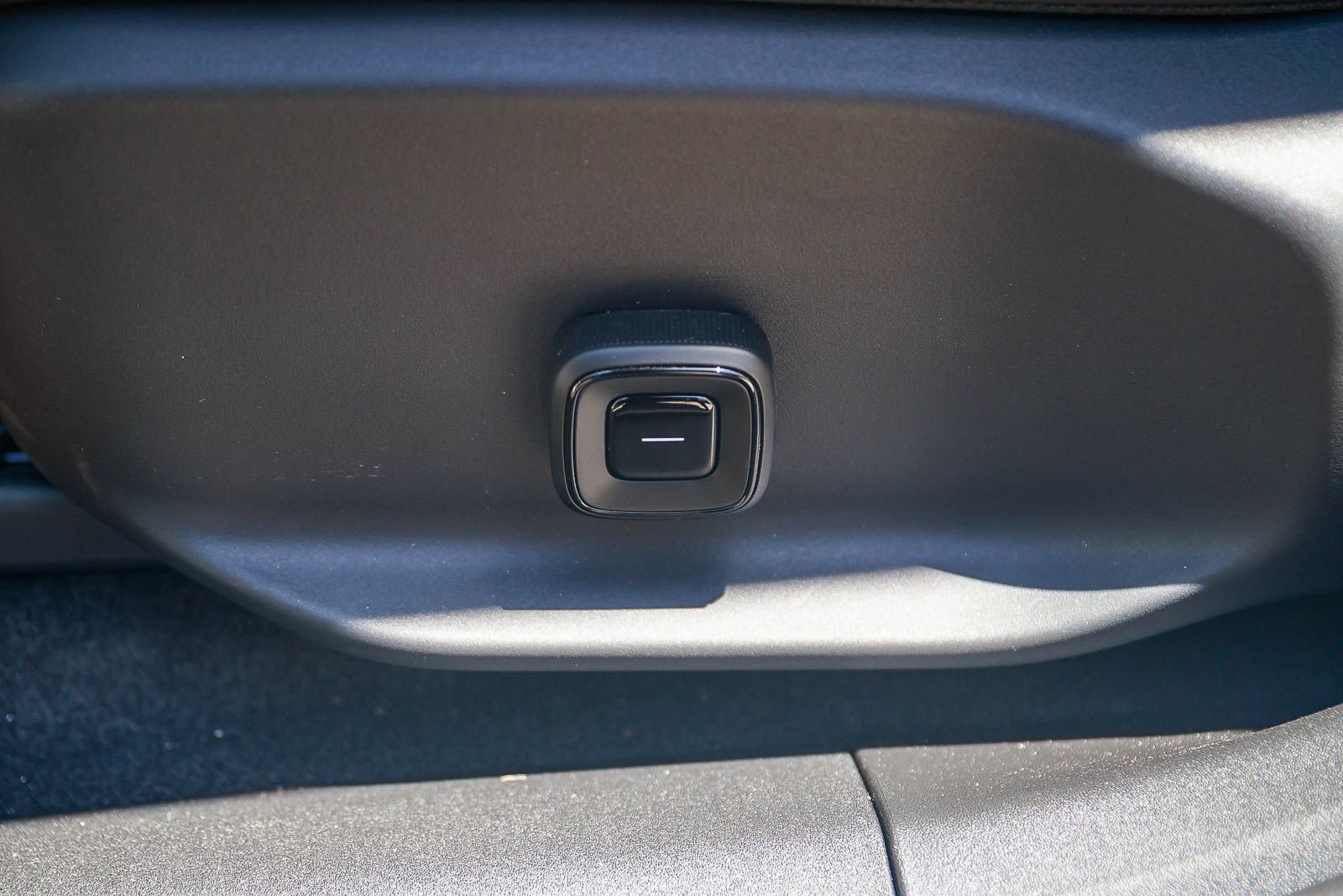 New 2026 Volvo EX30 Plus AWD/4WD image 21