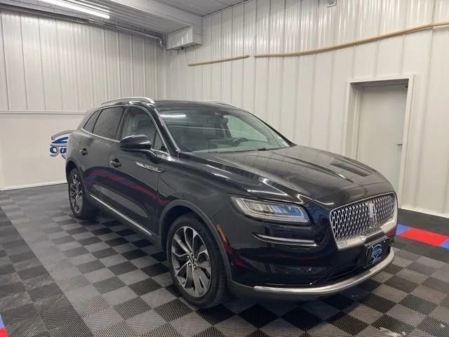 Used 2022 Lincoln Nautilus Reserve image 2
