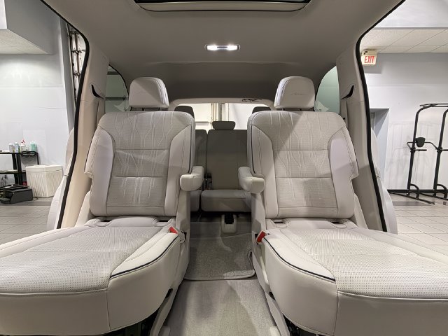 Used 2025 Buick Enclave Avenir w/ Super Cruise Package FWD image 25