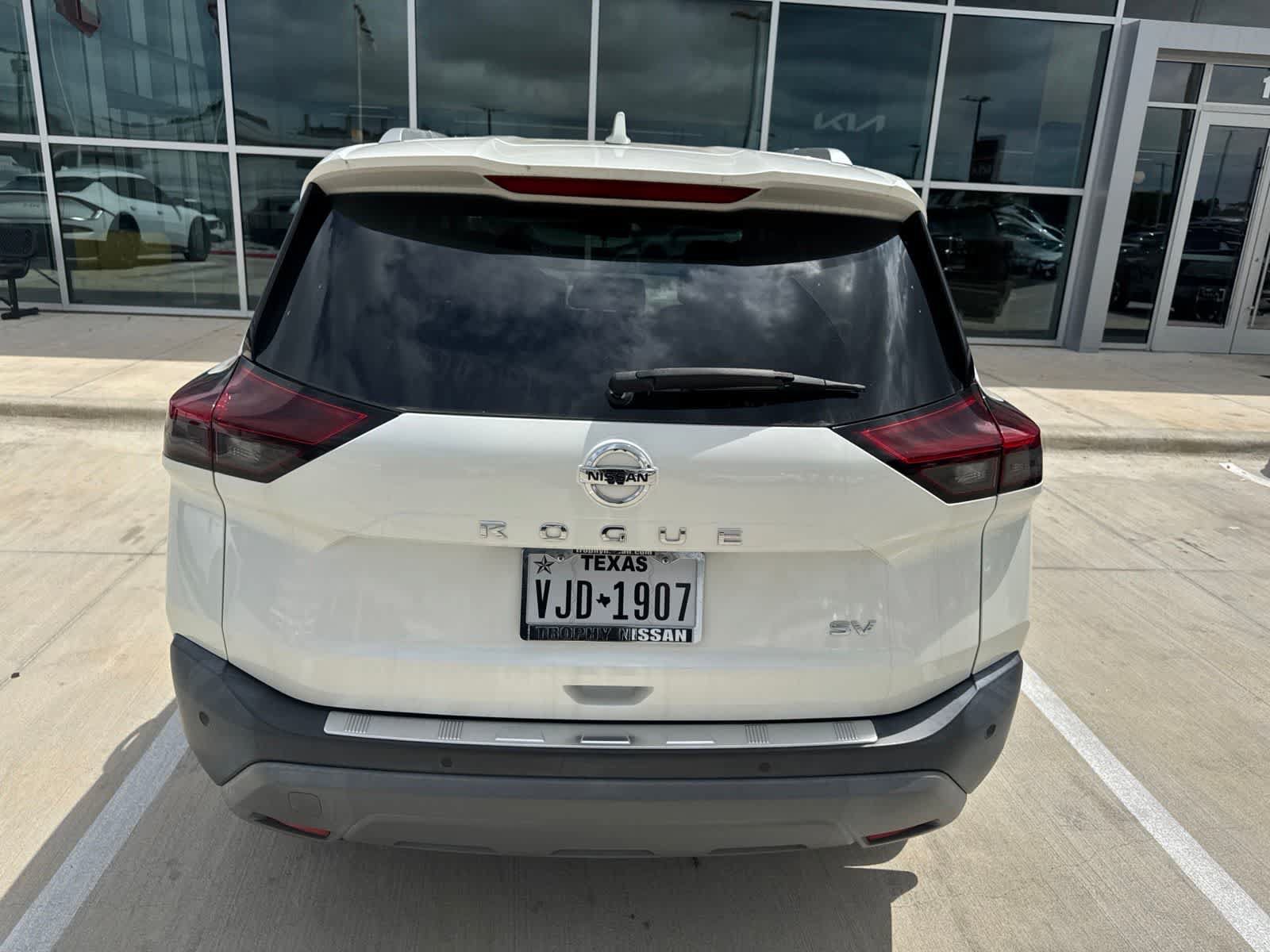 Used 2021 Nissan Rogue SV w/ Premium Package FWD image 3