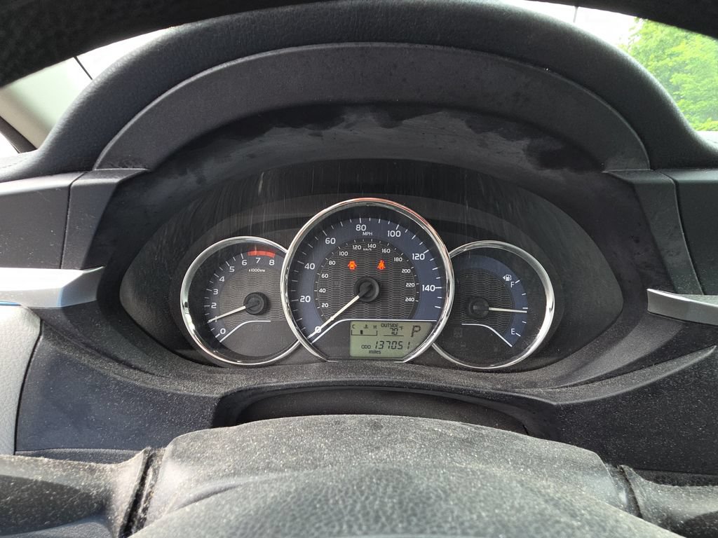 Used 2014 Toyota Corolla LE FWD image 9