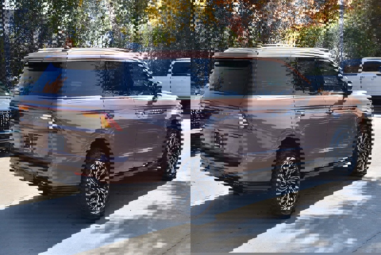 Certified 2025 Lincoln Navigator Black Label image 7