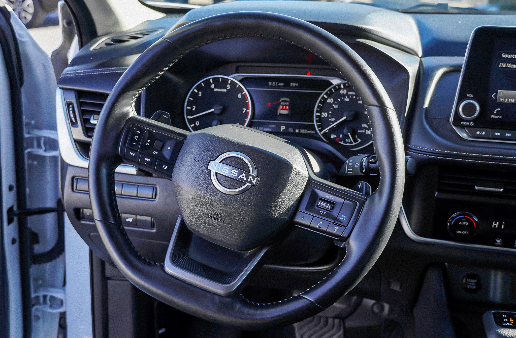 Used 2025 Nissan Rogue SV image 31