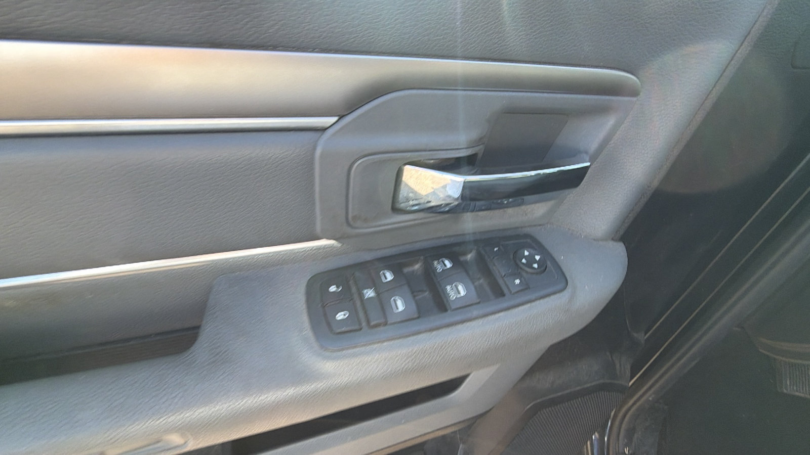 Used 2019 RAM 1500 Classic SLT RWD image 15