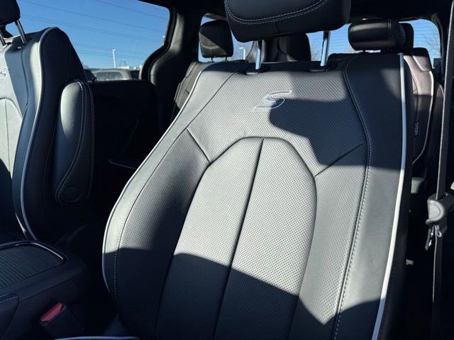 New 2026 Chrysler Pacifica Limited w/ S Appearance Package image 29