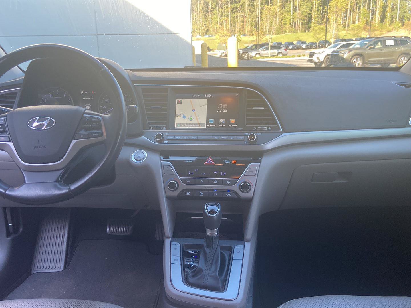 Used 2017 Hyundai Elantra Limited w/ Limited Tech Package 04 FWD image 16