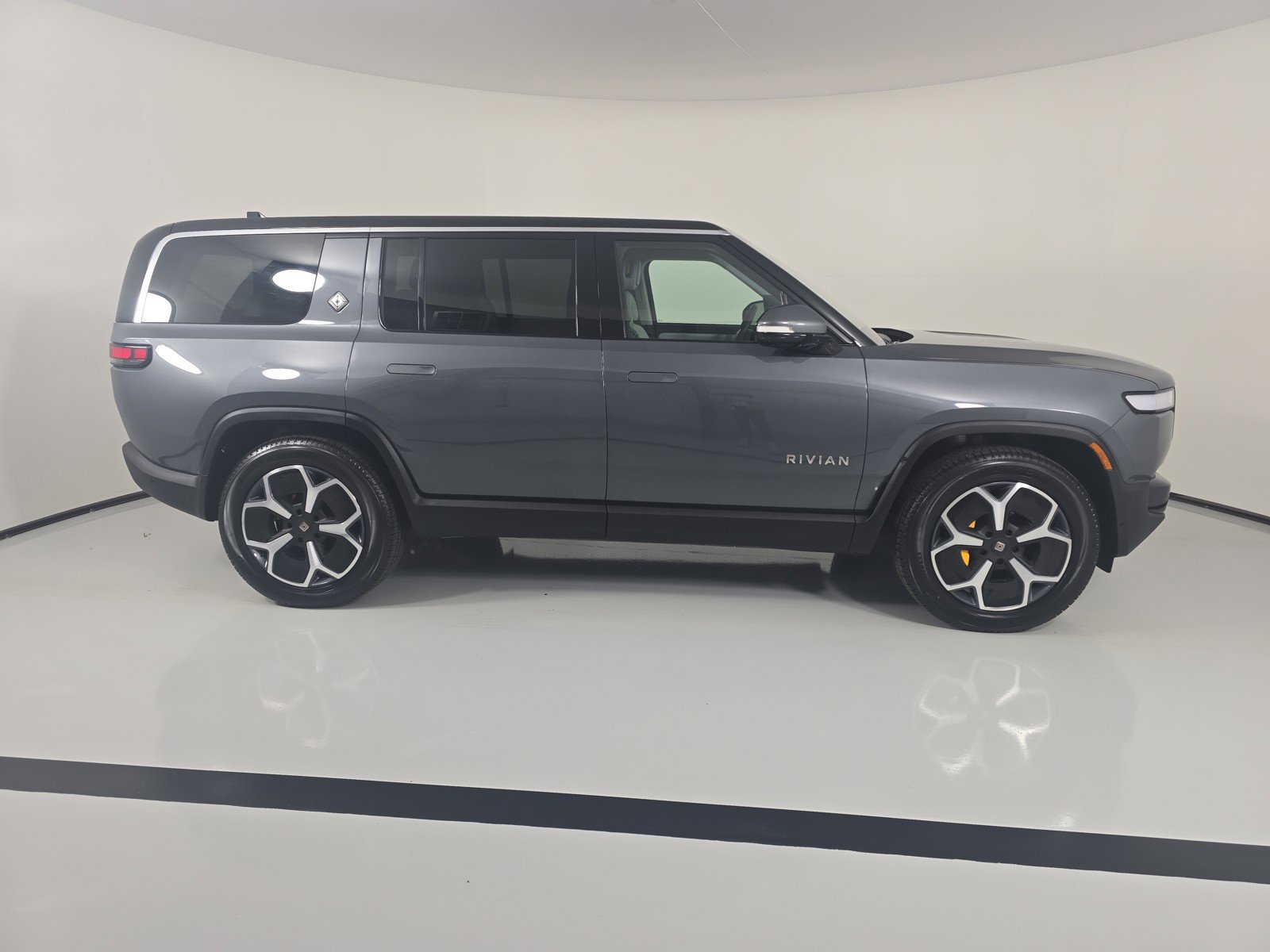 Used 2024 Rivian R1S Adventure AWD/4WD image 6