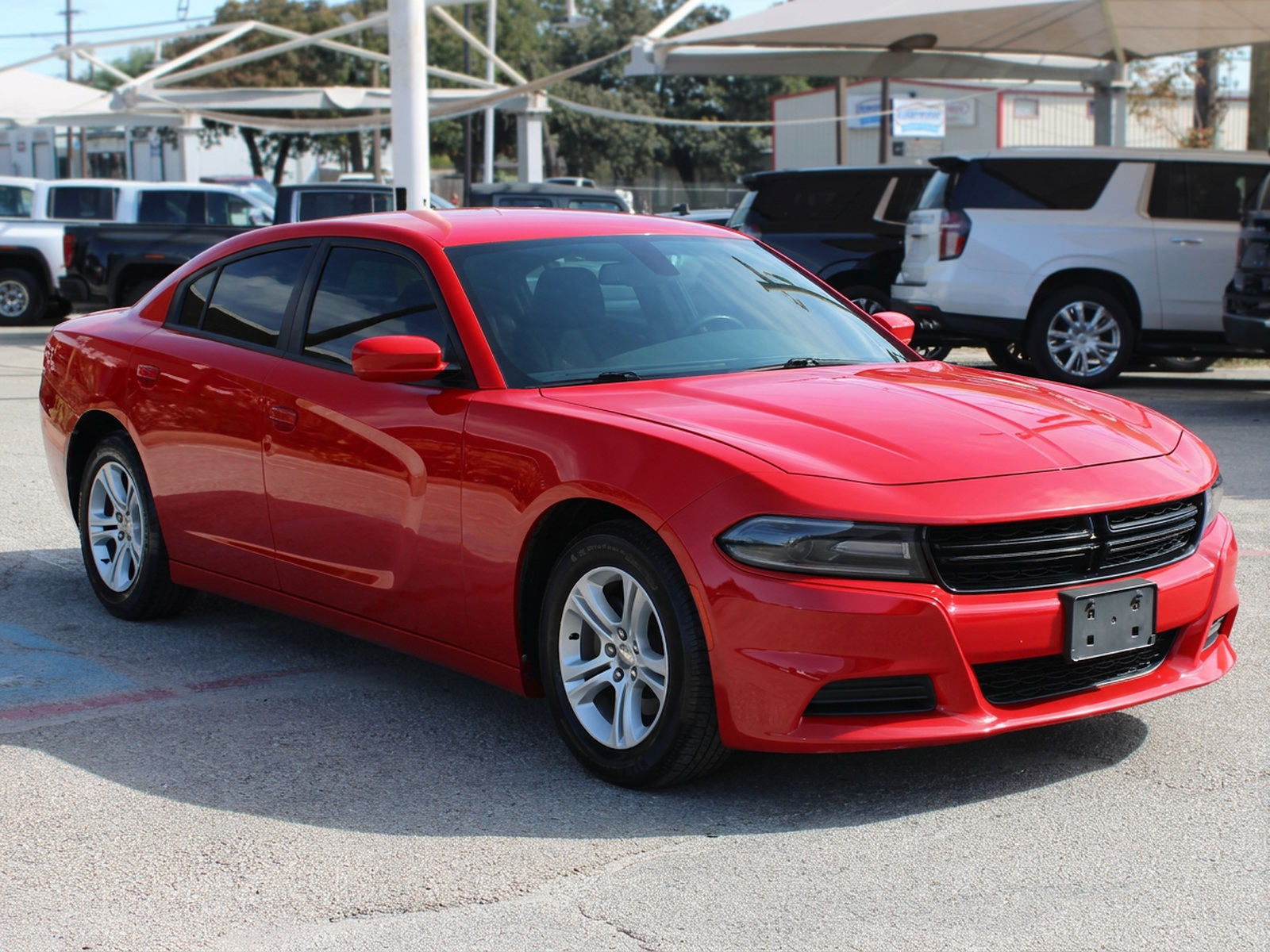 Used 2018 Dodge Charger SXT RWD image 2