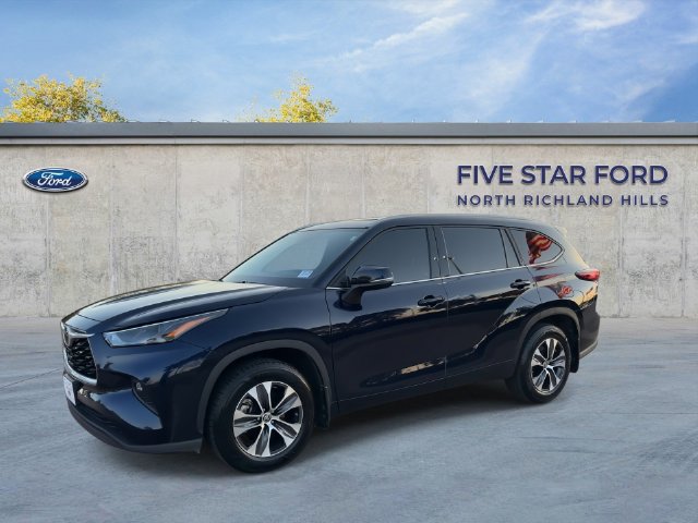 Used 2022 Toyota Highlander XLE FWD image 4