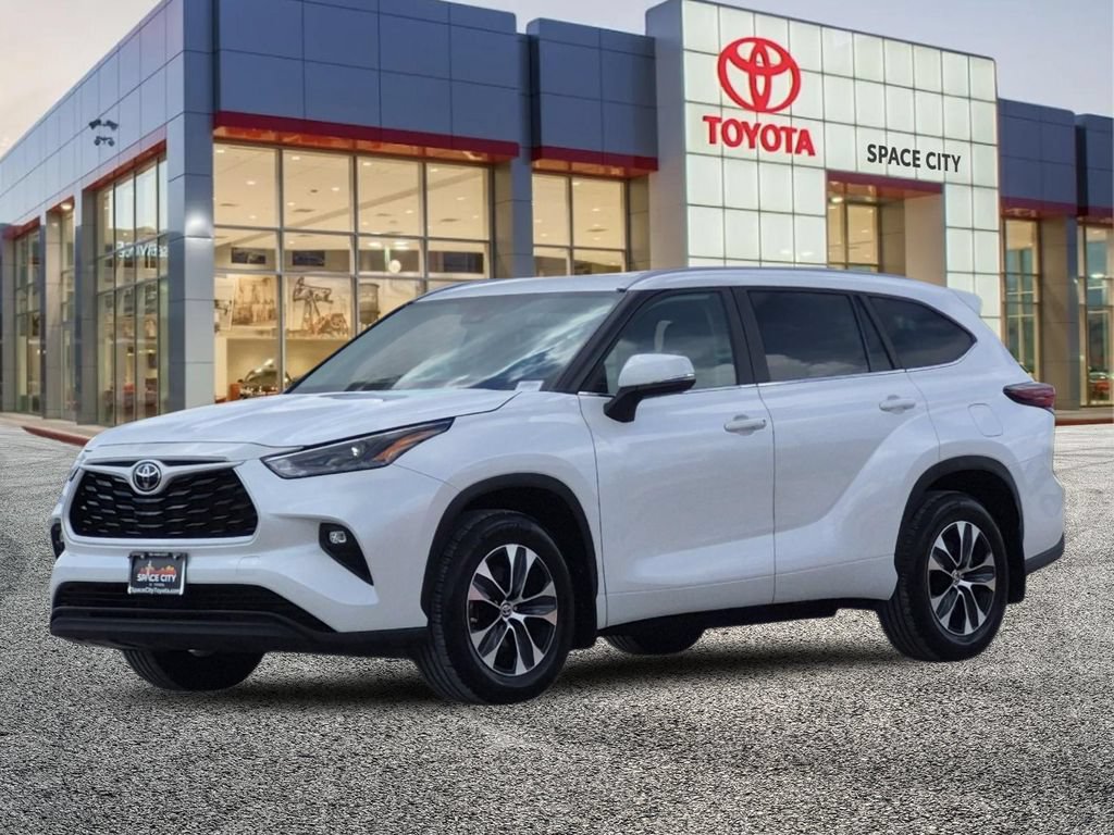 Used 2026 Toyota Highlander XLE AWD/4WD image 2