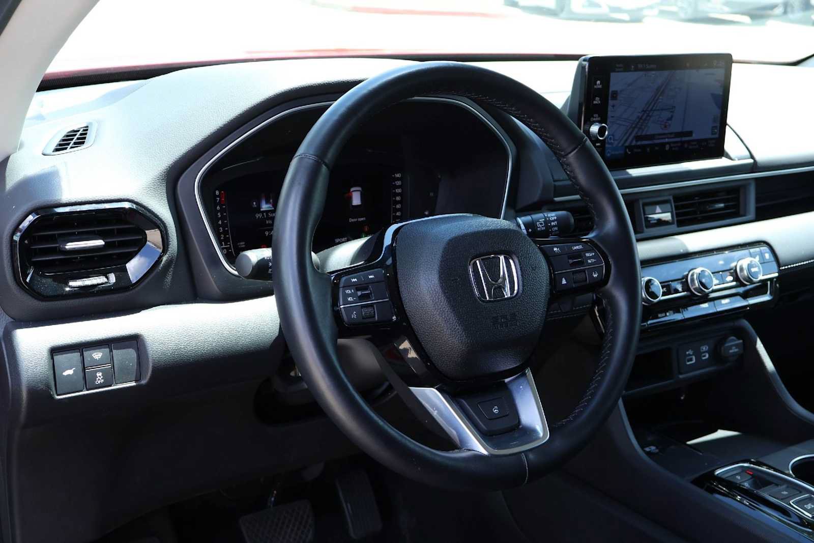 Used 2025 Honda Pilot Elite image 2