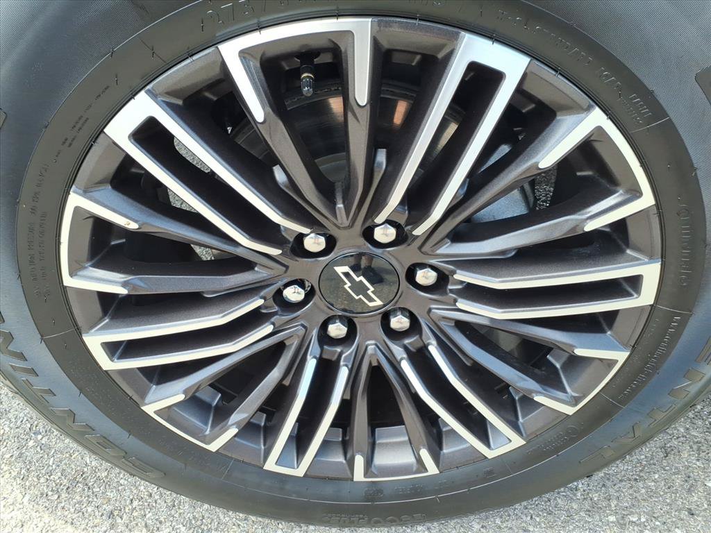 Used 2025 Chevrolet Suburban LT AWD/4WD image 11