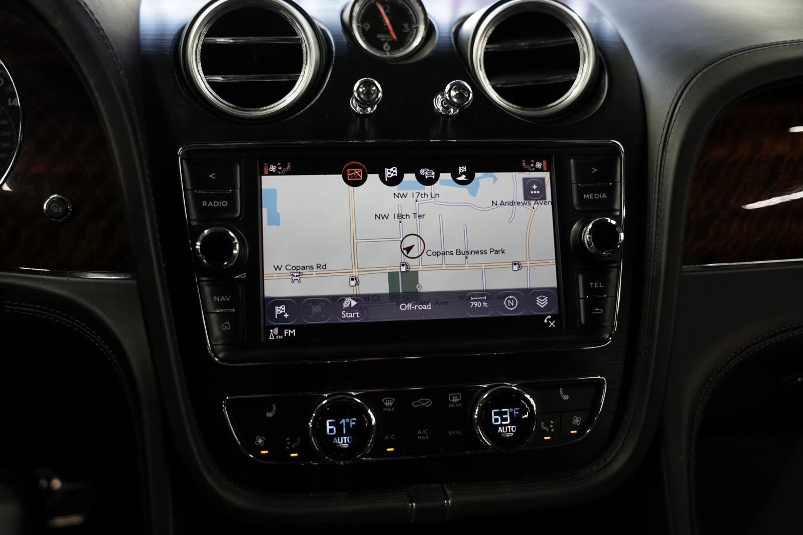 Used 2018 Bentley Bentayga Onyx Edition AWD/4WD image 36