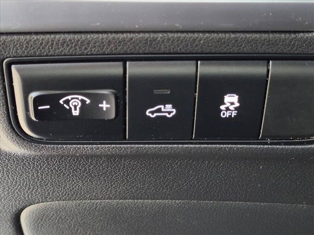Used 2025 Hyundai Santa Cruz SEL FWD image 14