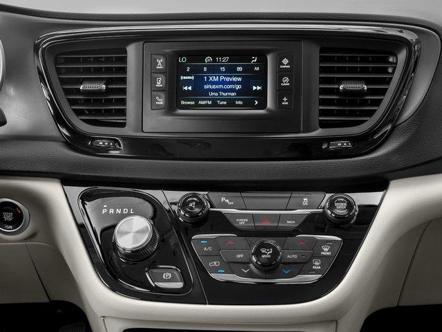 Used 2017 Chrysler Pacifica Touring-L FWD image 13
