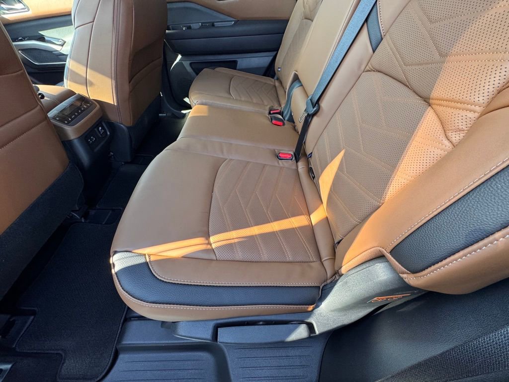 New 2025 Nissan Pathfinder Platinum image 13